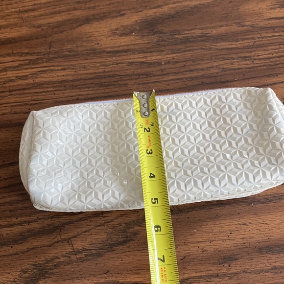 11:01  Anastasia Beverly Hills cosmetic bag - Picture 7 of 7